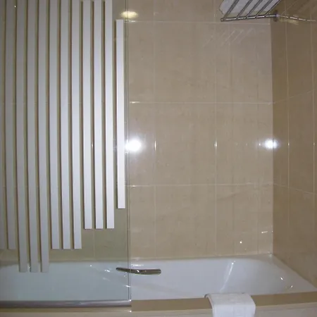 Hotel Arteixo Szálloda 2*